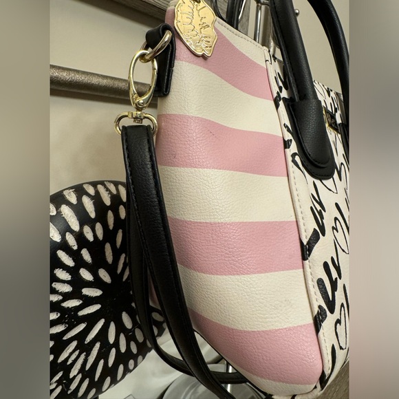 Betsey Johnson small crossbody - Picture 9 of 9